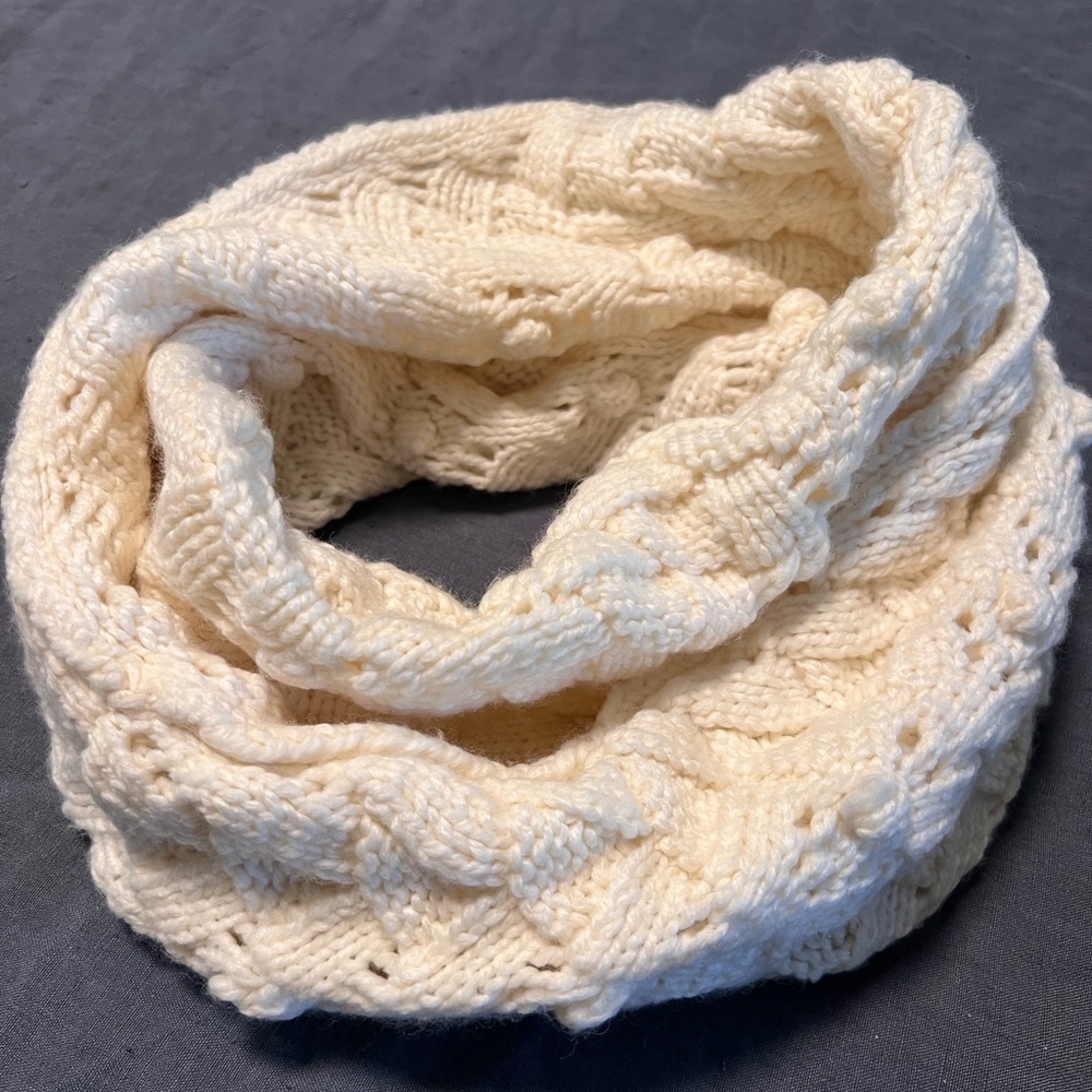 Banana Republic Soft Cream Cable Knit Scarf